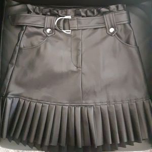 😙🔥 Zara Faux Leather Pleated Mini Skirt 🔥